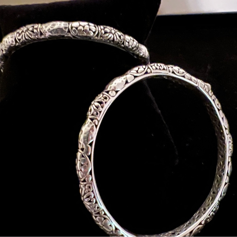 Luxury Artisan of Bali Round Bangle. Crafted of solid sterling silver.